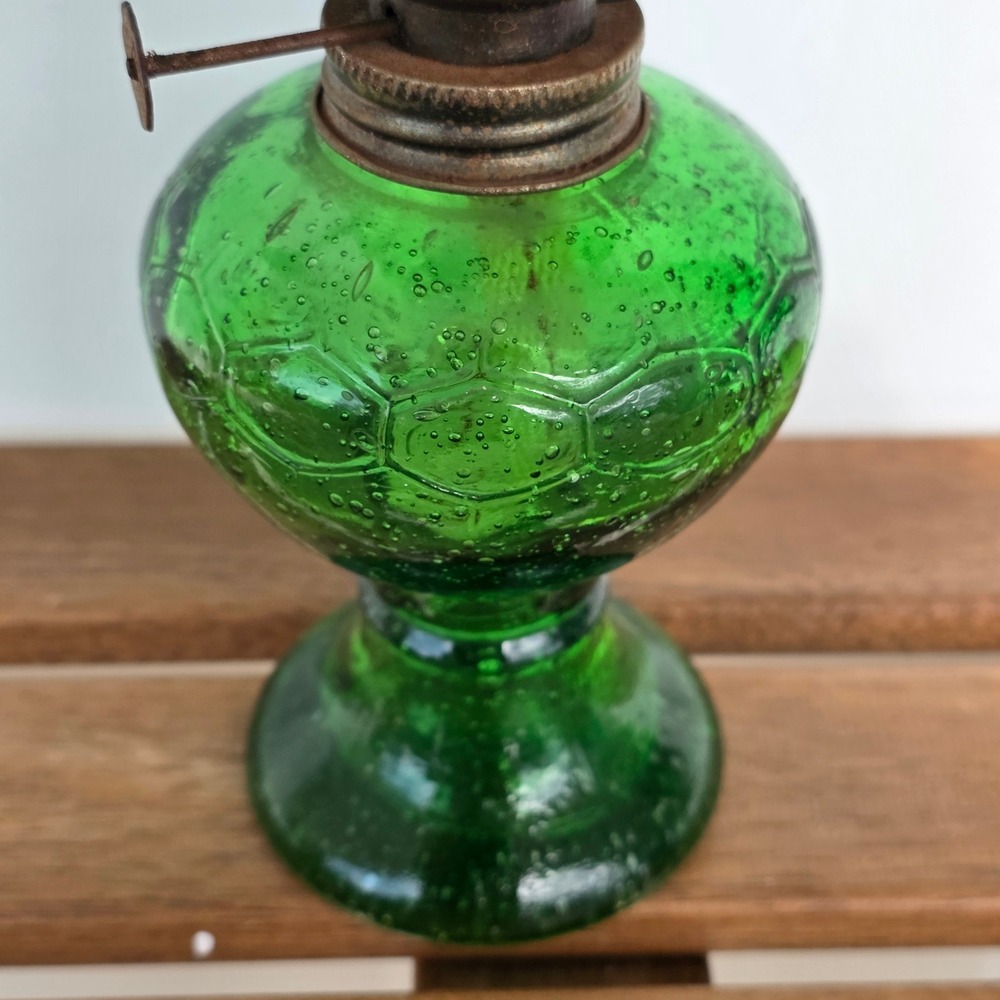 Vtg Green Glass Oil Lamp Honeycomb pattern hong kong Ruffled Chimney 12"I - Picture 2 of 13